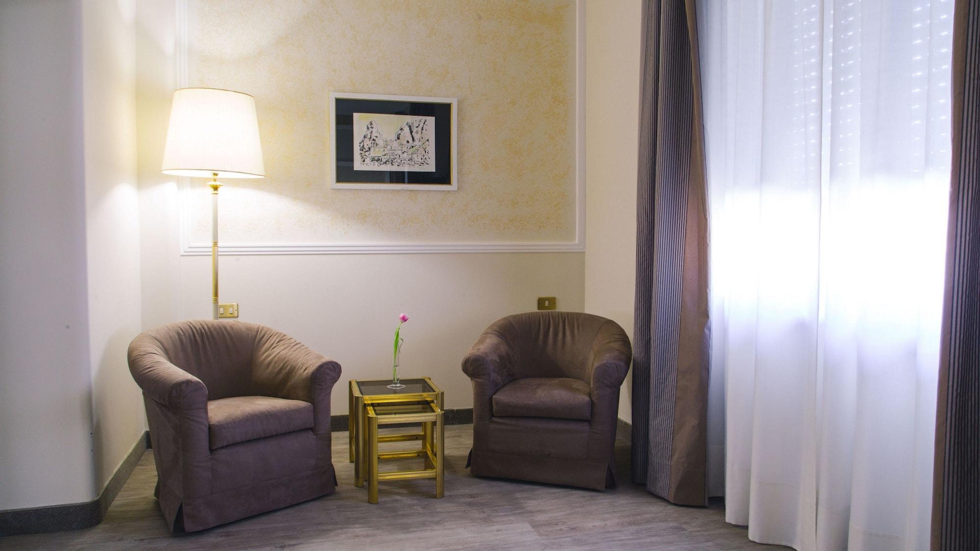 Grand Excelsior Hotel 4*