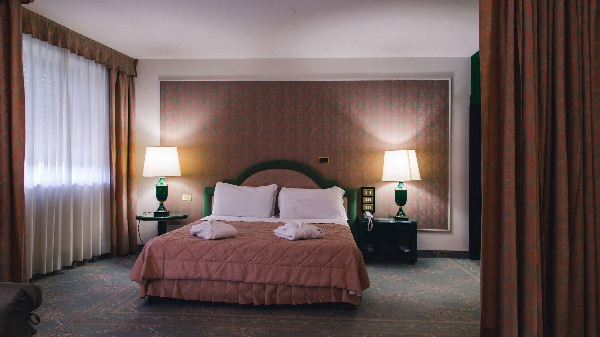 Hotel Grand Excelsior 4*